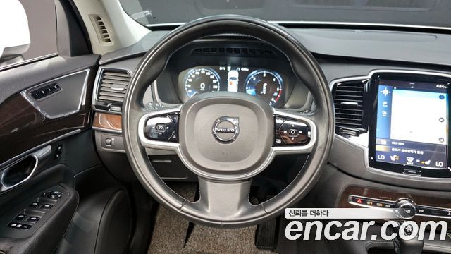 Volvo XC90 2019 — photo 19