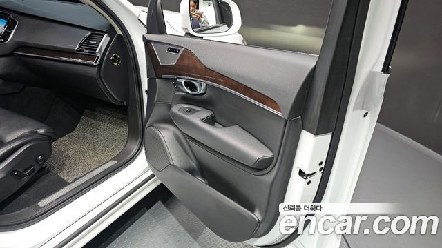 Volvo XC90 2019 — photo 22