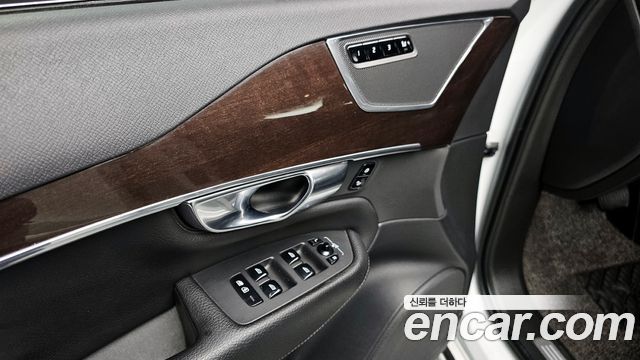Volvo XC90 2019 — photo 14