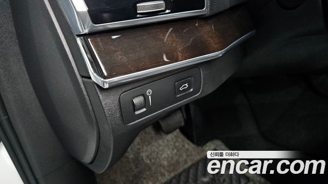Volvo XC90 2019 — photo 28