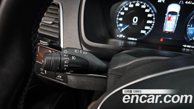 Volvo XC90 2019 — photo 29
