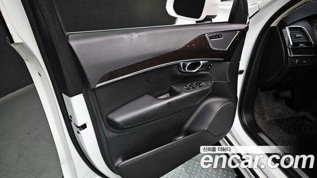 Volvo XC90 2019 — photo 33