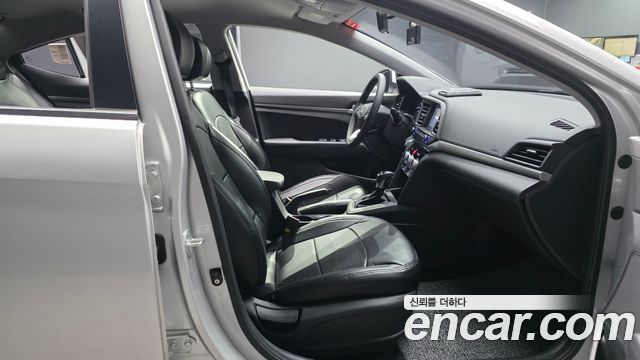 Hyundai AVANTE 2019 — photo 12