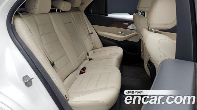 Mercedes-Benz GLE-Class 2020 — photo 11