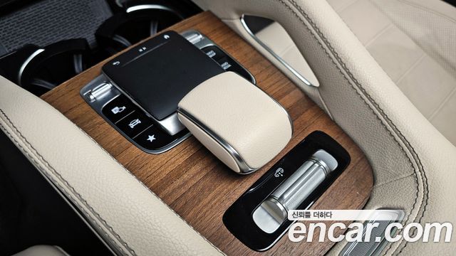 Mercedes-Benz GLE-Class 2020 — photo 16
