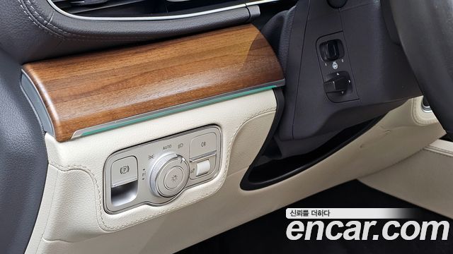 Mercedes-Benz GLE-Class 2020 — photo 17