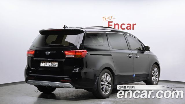 Kia Canival 2017 — photo 2