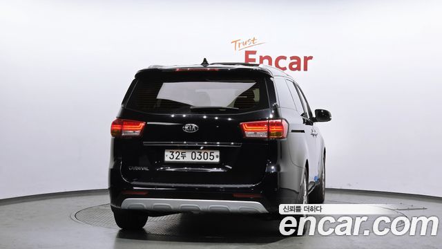 Kia Canival 2017 — photo 4
