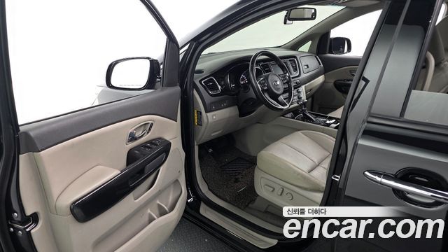 Kia Canival 2017 — photo 10