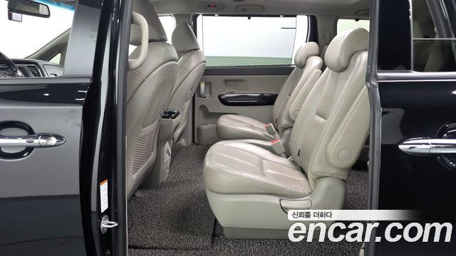 Kia Canival 2017 — photo 11