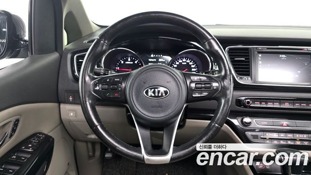 Kia Canival 2017 — photo 12