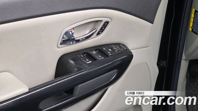 Kia Canival 2017 — photo 16