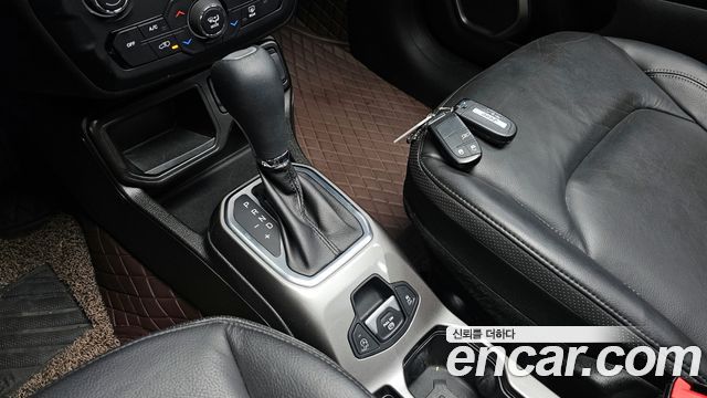 Jeep Renegade 2022 — photo 12
