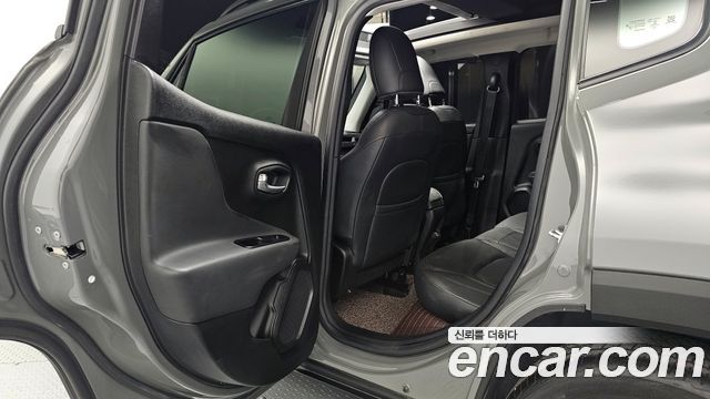 Jeep Renegade 2022 — photo 17