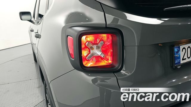 Jeep Renegade 2022 — photo 9