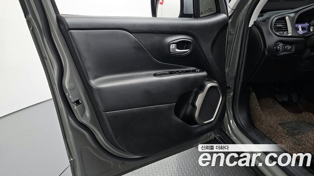 Jeep Renegade 2022 — photo 14