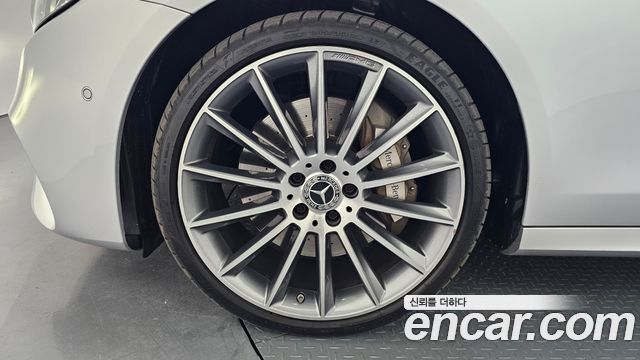 Mercedes-Benz E-Class 2017 — photo 5