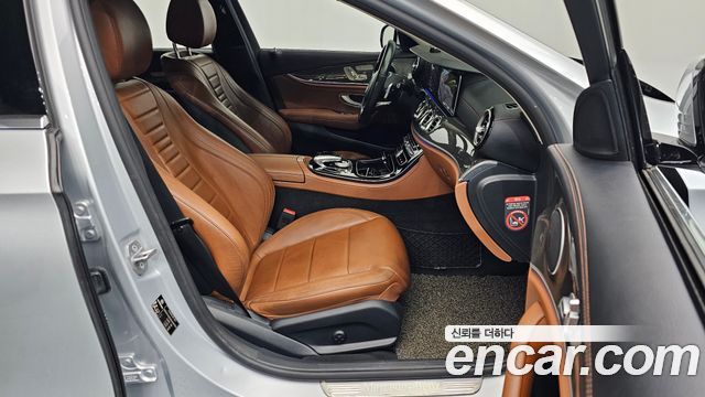 Mercedes-Benz E-Class 2017 — photo 11