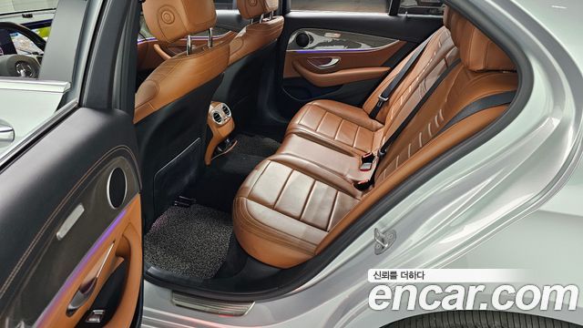 Mercedes-Benz E-Class 2017 — photo 12