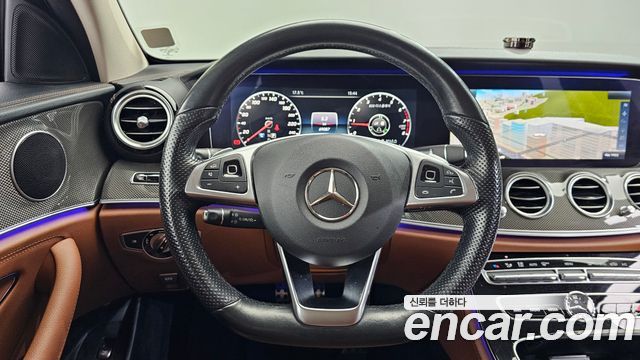 Mercedes-Benz E-Class 2017 — photo 13