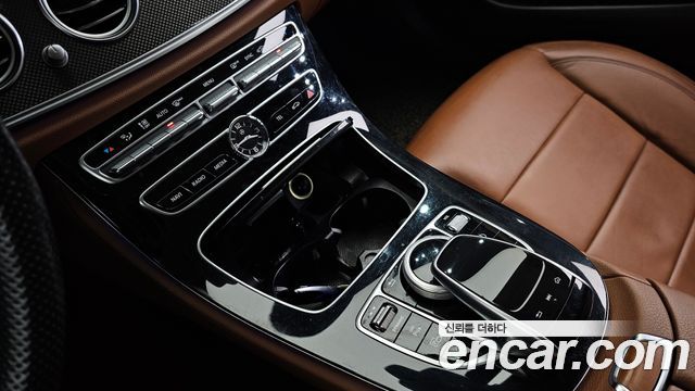Mercedes-Benz E-Class 2017 — photo 18