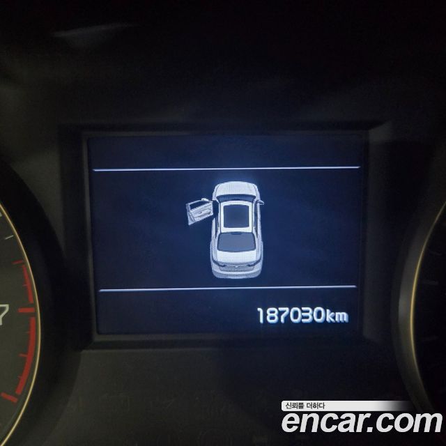 Kia K7 2016 — photo 11