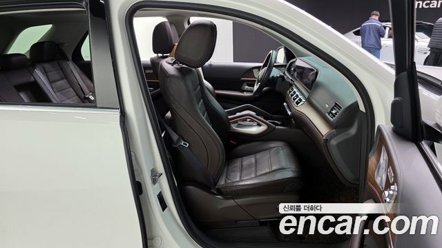 Mercedes-Benz GLE-Class 2020 — photo 18