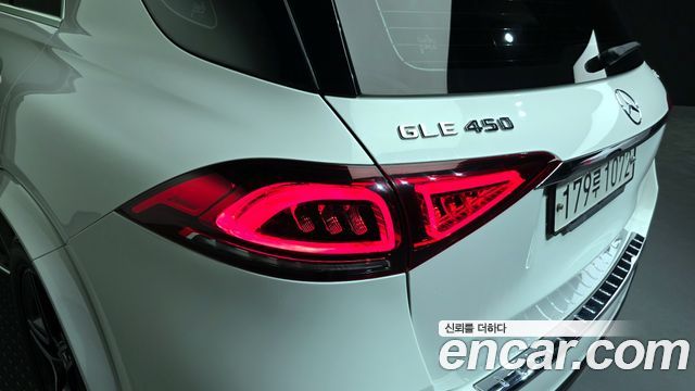 Mercedes-Benz GLE-Class 2020 — photo 9