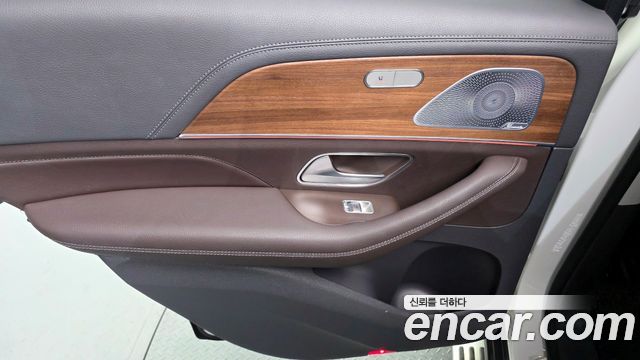 Mercedes-Benz GLE-Class 2020 — photo 15