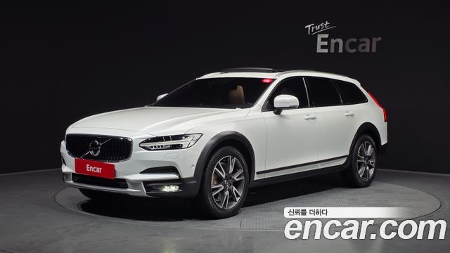 Volvo V90 2019 — photo 1