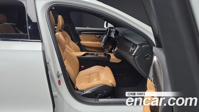 Volvo V90 2019 — photo 16