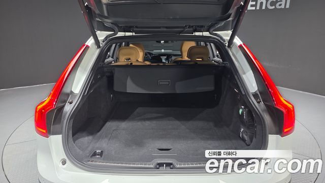 Volvo V90 2019 — photo 30