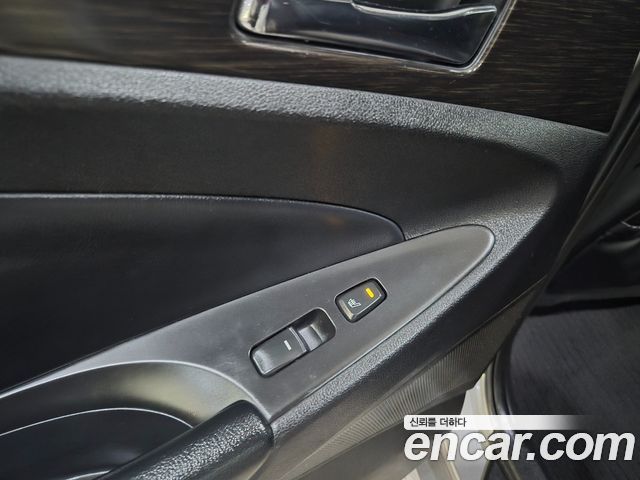 Hyundai Sonata 2012 — photo 18