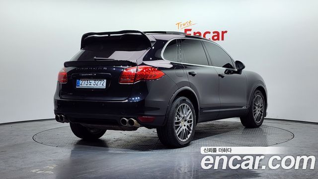 Porsche Cayenne 2011 — photo 2