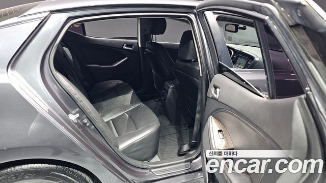 Kia K5 2015 — photo 11