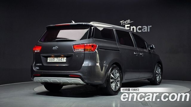 Kia Canival 2015 — photo 2