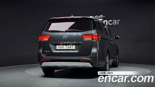 Kia Canival 2015 — photo 4