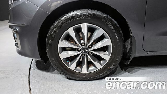 Kia Canival 2015 — photo 5