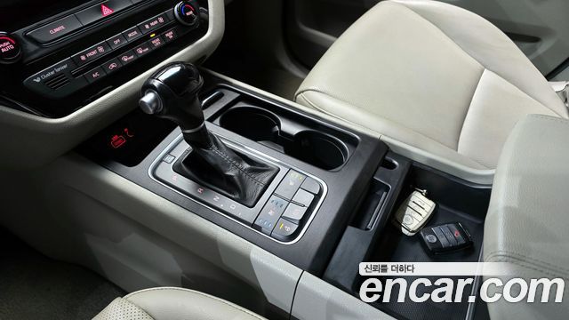 Kia Canival 2015 — photo 9