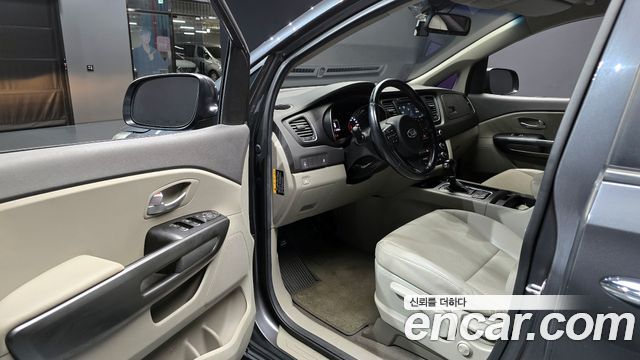 Kia Canival 2015 — photo 10
