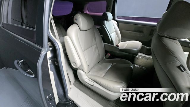 Kia Canival 2015 — photo 11