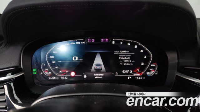 BMW 5-Series 2022 — photo 11