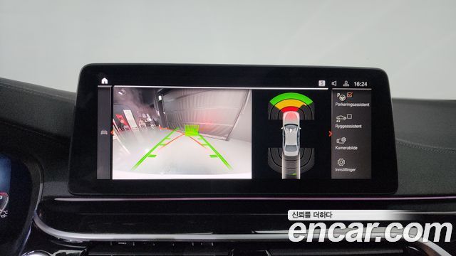 BMW 5-Series 2022 — photo 20