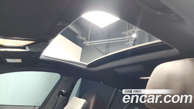 BMW 5-Series 2022 — photo 25