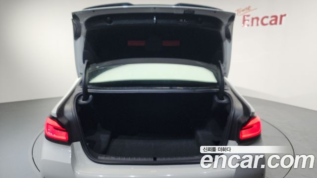 BMW 5-Series 2022 — photo 26