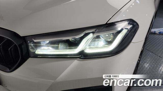 BMW 5-Series 2022 — photo 8