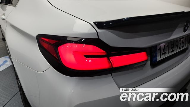 BMW 5-Series 2022 — photo 9
