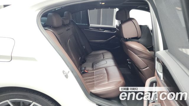BMW 5-Series 2022 — photo 16