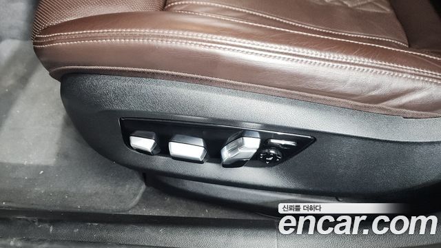 BMW 5-Series 2022 — photo 31