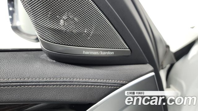 BMW 5-Series 2022 — photo 36